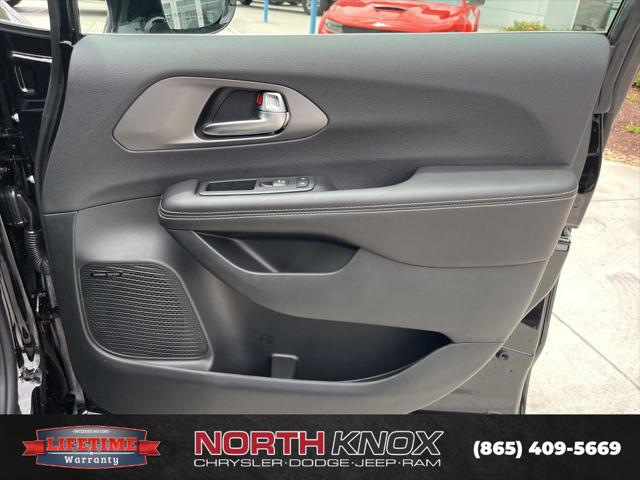 2027 Chrysler Pacifica Limited