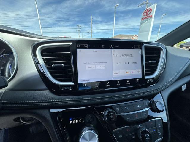 2027 Chrysler Pacifica Select