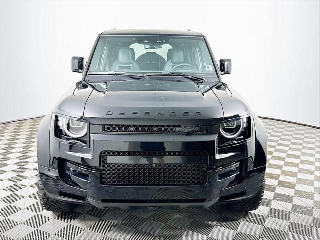 2026 Land Rover Defender P635 OCTA Black