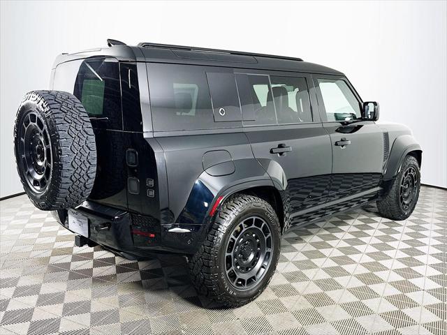 2026 Land Rover Defender P635 OCTA Black