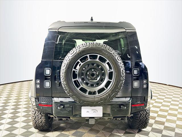 2026 Land Rover Defender P635 OCTA Black