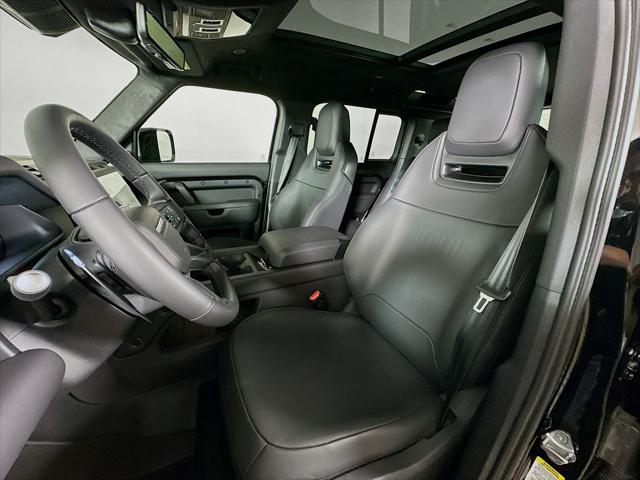 2026 Land Rover Defender P635 OCTA Black