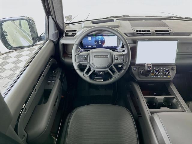 2026 Land Rover Defender P635 OCTA Black