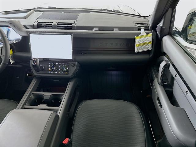 2026 Land Rover Defender P635 OCTA Black