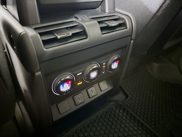 2026 Land Rover Defender P635 OCTA Black