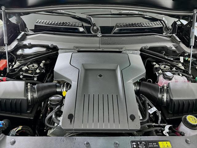 2026 Land Rover Defender P635 OCTA Black