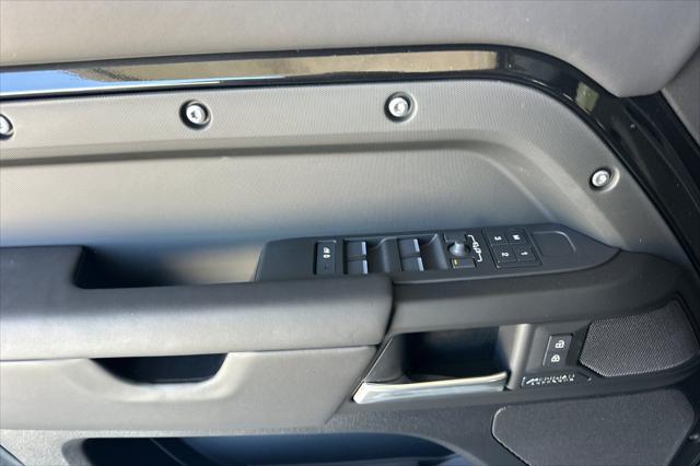 2026 Land Rover Defender P400 X-Dynamic SE