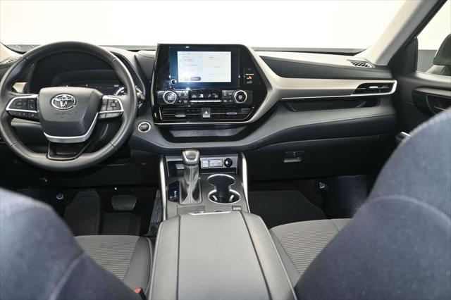 2025 Toyota Highlander LE
