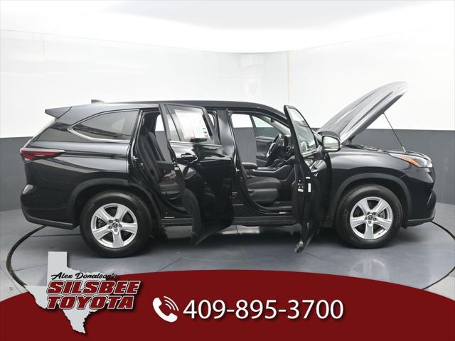 2025 Toyota Highlander LE