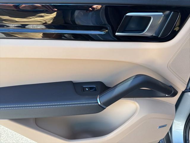 2023 Porsche Cayenne Base