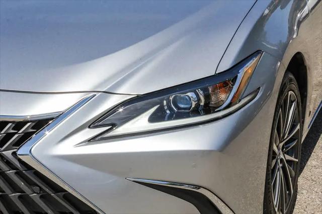 2025 Lexus ES 300h ES 300h