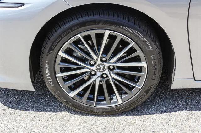 2025 Lexus ES 300h ES 300h
