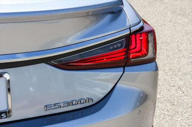 2025 Lexus ES 300h ES 300h