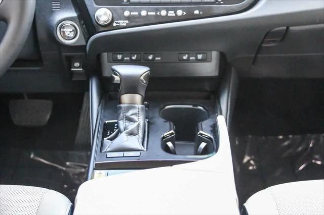 2025 Lexus ES 300h ES 300h