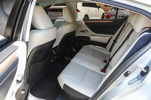 2025 Lexus ES 300h ES 300h