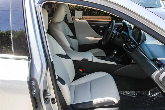 2025 Lexus ES 300h ES 300h