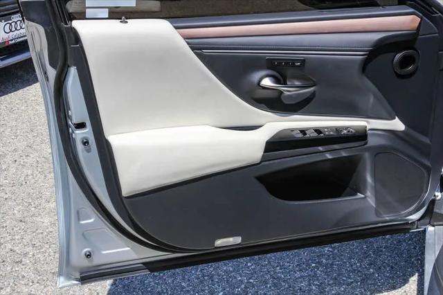 2025 Lexus ES 300h ES 300h