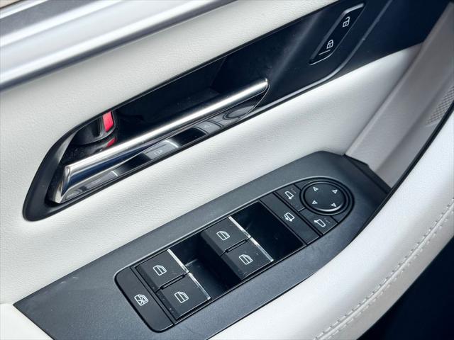2024 Mazda X-90 Premium Plus