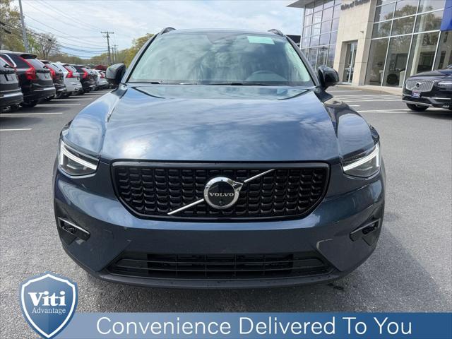 2026 Volvo XC40 Plus, B5 AWD Gas (mild hybrid), Dark