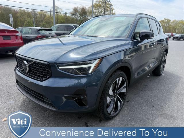 2026 Volvo XC40 Plus, B5 AWD Gas (mild hybrid), Dark