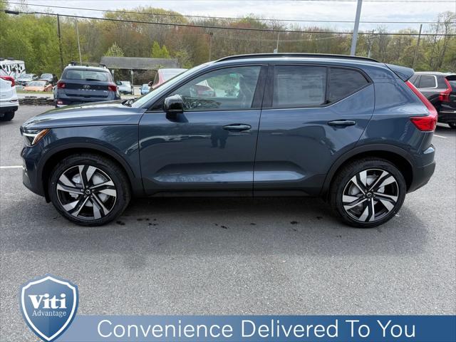 2026 Volvo XC40 Plus, B5 AWD Gas (mild hybrid), Dark