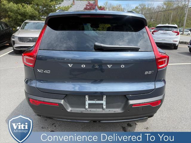 2026 Volvo XC40 Plus, B5 AWD Gas (mild hybrid), Dark