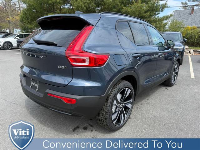 2026 Volvo XC40 Plus, B5 AWD Gas (mild hybrid), Dark