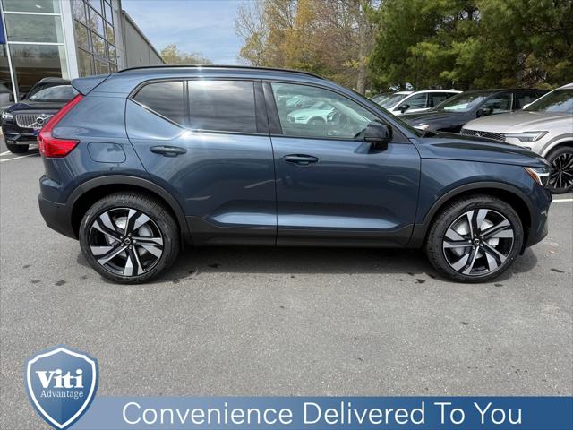 2026 Volvo XC40 Plus, B5 AWD Gas (mild hybrid), Dark