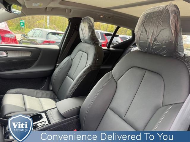 2026 Volvo XC40 Plus, B5 AWD Gas (mild hybrid), Dark