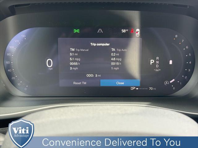 2026 Volvo XC40 Plus, B5 AWD Gas (mild hybrid), Dark
