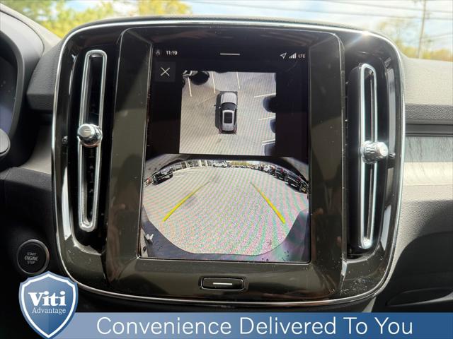 2026 Volvo XC40 Plus, B5 AWD Gas (mild hybrid), Dark