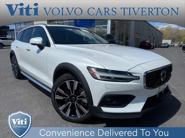 2026 Volvo V60 Cross Country Ultra, B5 AWD Gas mild hybrid for sale in Tiverton, RI