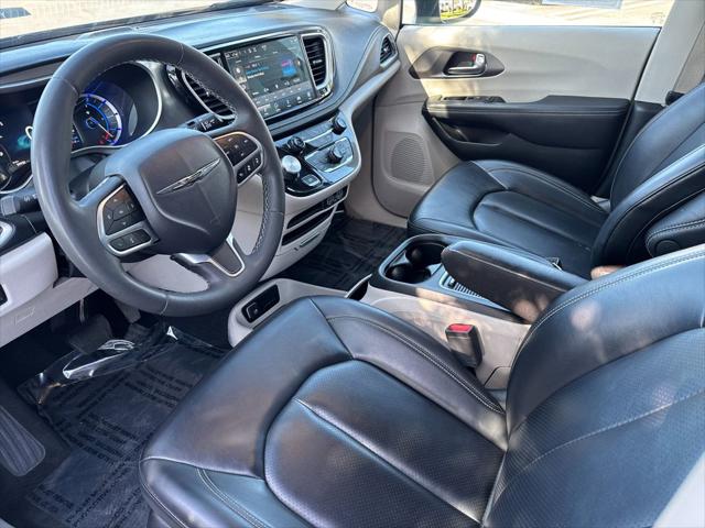2023 Chrysler Pacifica Hybrid Touring L
