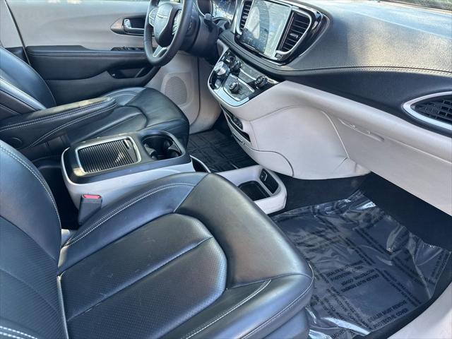 2023 Chrysler Pacifica Hybrid Touring L