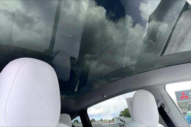 2022 Tesla Model Y Long Range Dual Motor All-Wheel Drive
