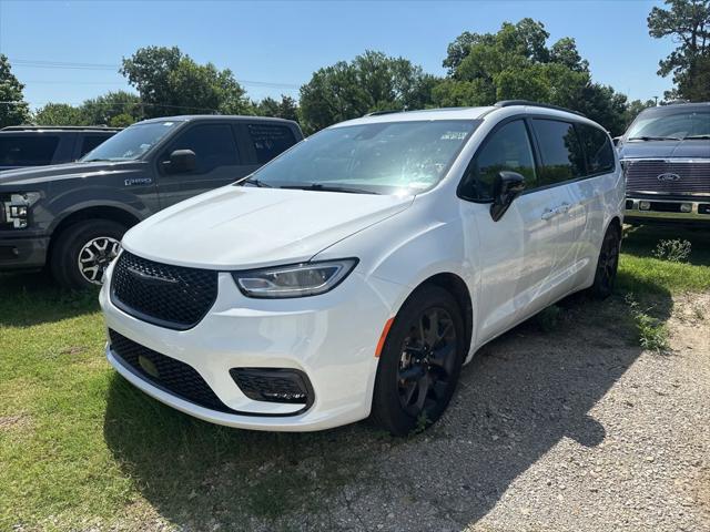 2025 Chrysler Pacifica Limited for sale in Madill, OK