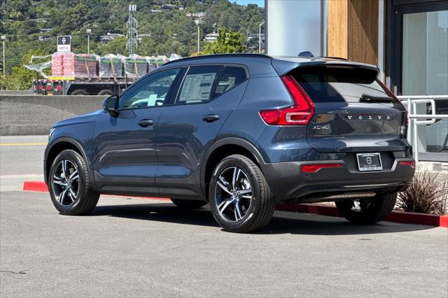2026 Volvo XC40 Core, B5 AWD Gas (mild hybrid), Dark