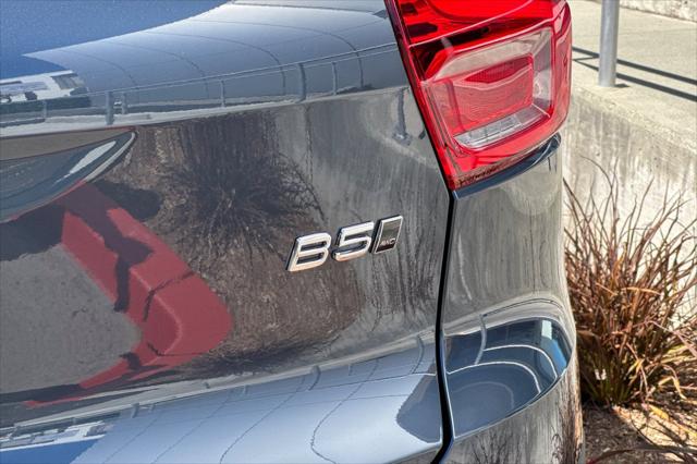 2026 Volvo XC40 Core, B5 AWD Gas (mild hybrid), Dark