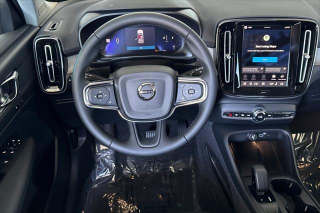 2026 Volvo XC40 Core, B5 AWD Gas (mild hybrid), Dark