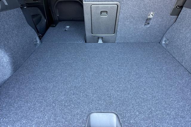 2026 Volvo XC40 Core, B5 AWD Gas (mild hybrid), Dark