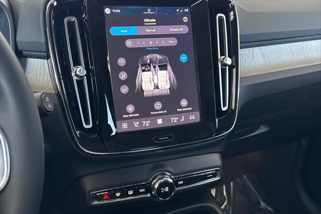 2026 Volvo XC40 Core, B5 AWD Gas (mild hybrid), Dark