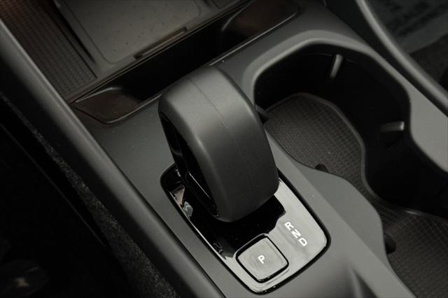 2026 Volvo XC40 Core, B5 AWD Gas (mild hybrid), Dark