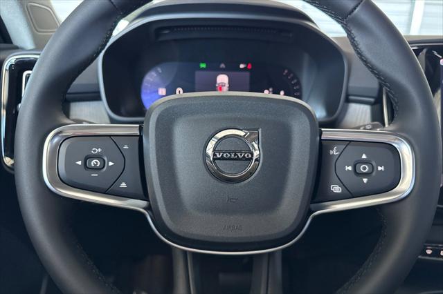 2026 Volvo XC40 Core, B5 AWD Gas (mild hybrid), Dark