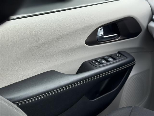 2020 Chrysler Voyager LX