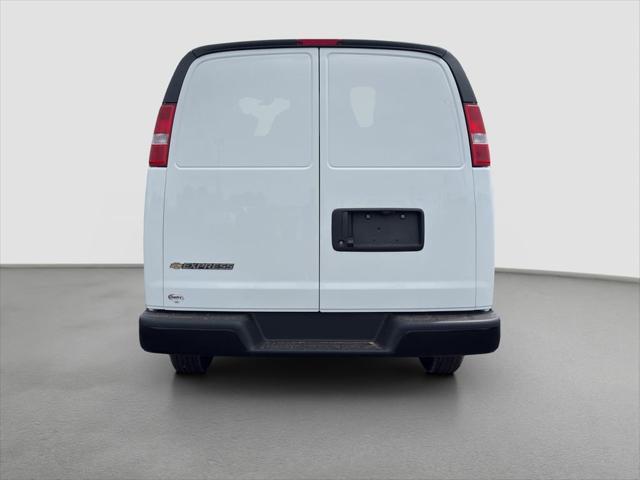 2026 Chevrolet Express Cargo Van 2500 Regular Wheelbase, WT, RWD