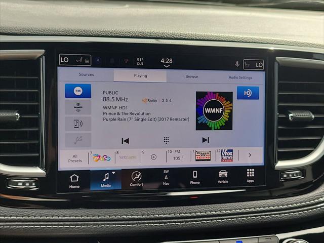 2027 Chrysler Pacifica Select