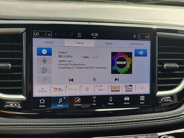 2027 Chrysler Pacifica Select