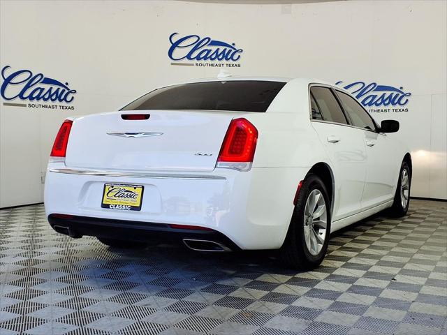 2022 Chrysler 300 Touring