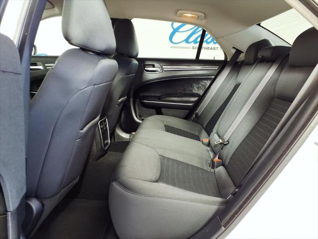 2022 Chrysler 300 Touring