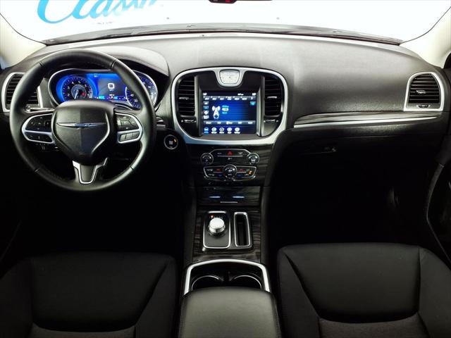 2022 Chrysler 300 Touring